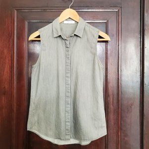 Everlane gray chambray sleeveless collared shirt